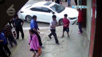 DƬ